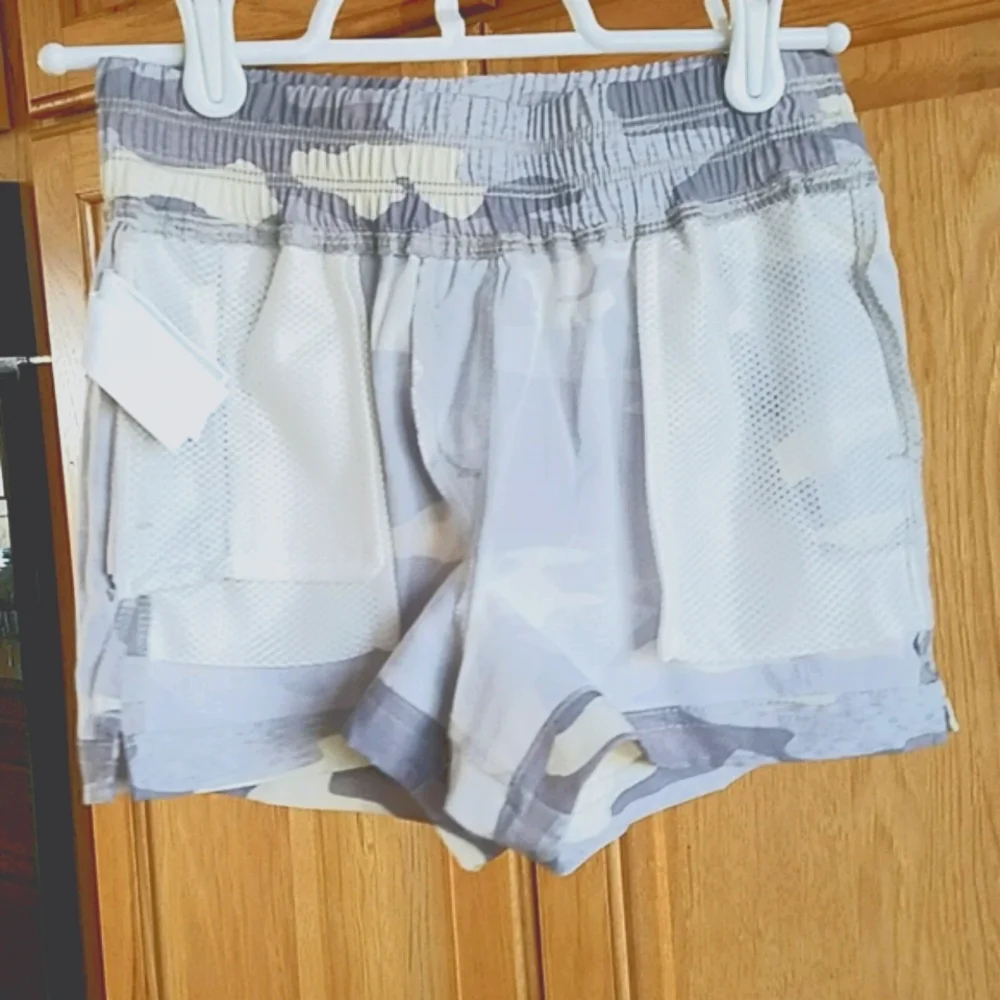 Old Navy Active camouflage quick dry shorts size Medium - Picture 6 of 8